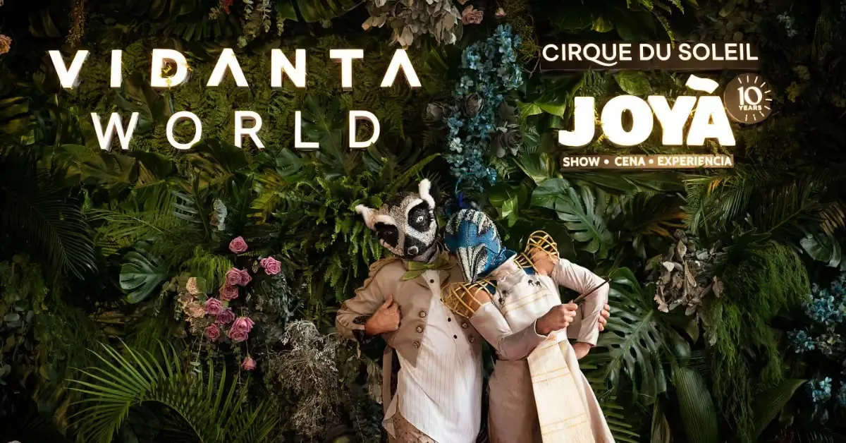 Cirque du Soleil performers on stage near Cancun